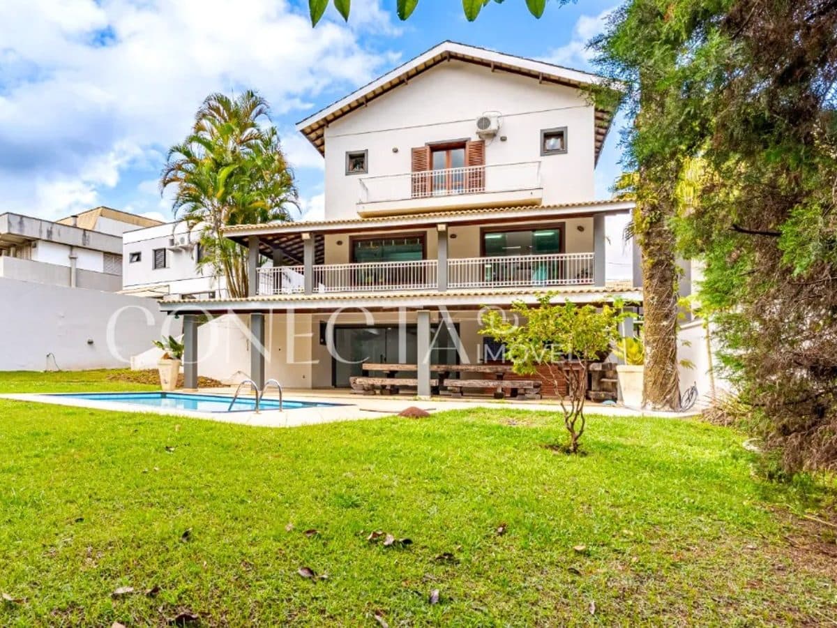 OPORTUNIDADE - Casa com 820m2 de área de terreno