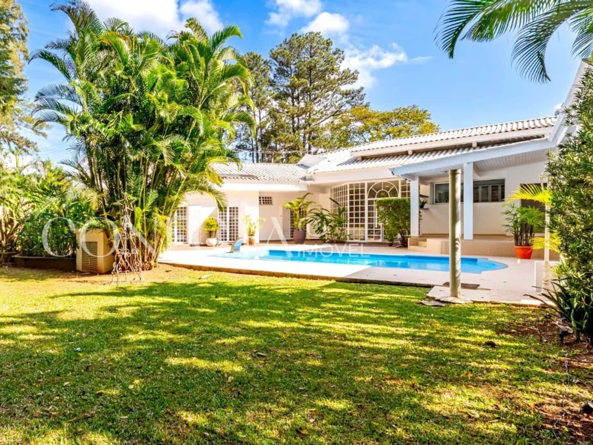 Casa térrea com 1.143m² de área terreno