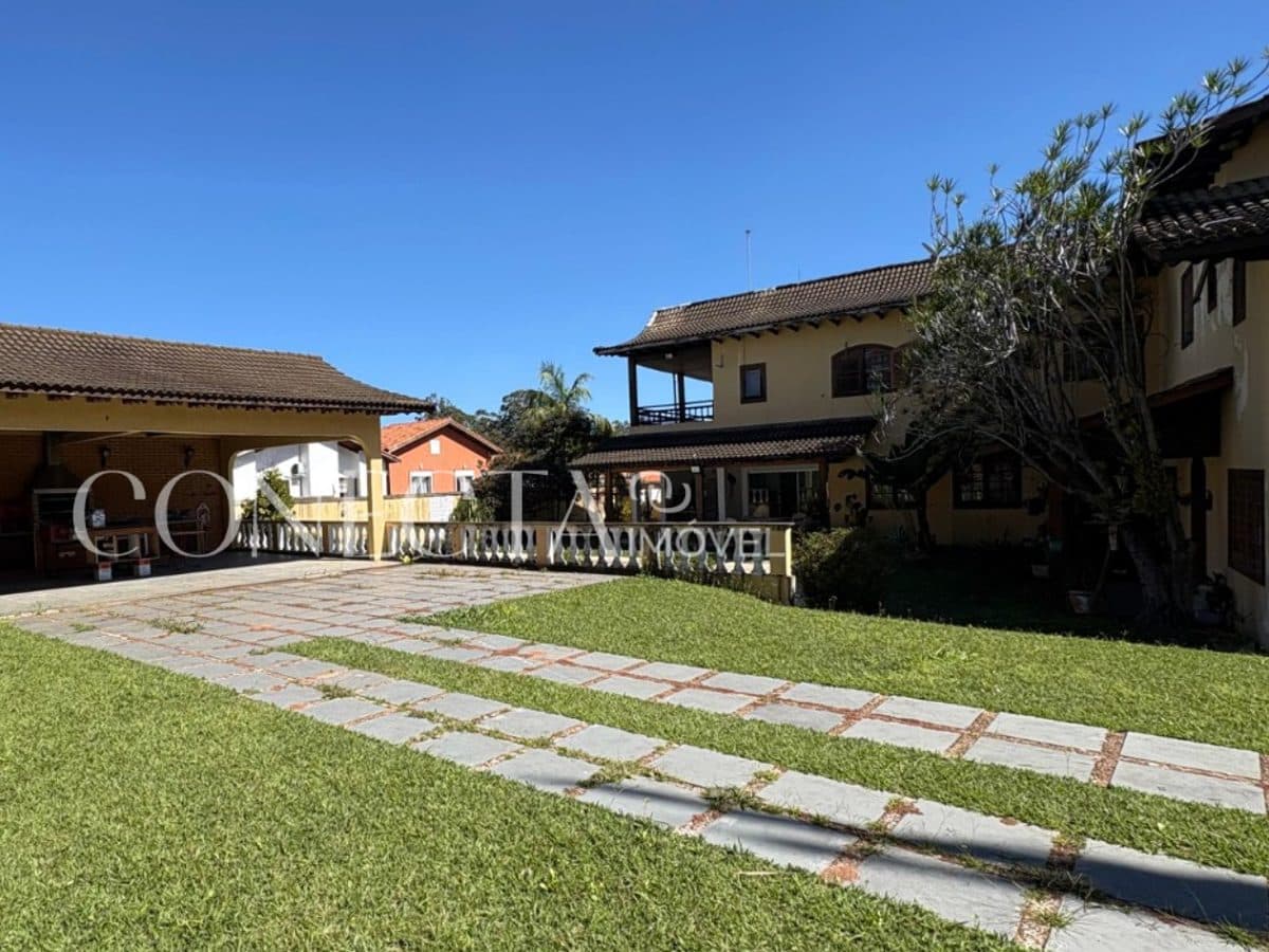 Casa com 1.132,50 m² área de terreno
