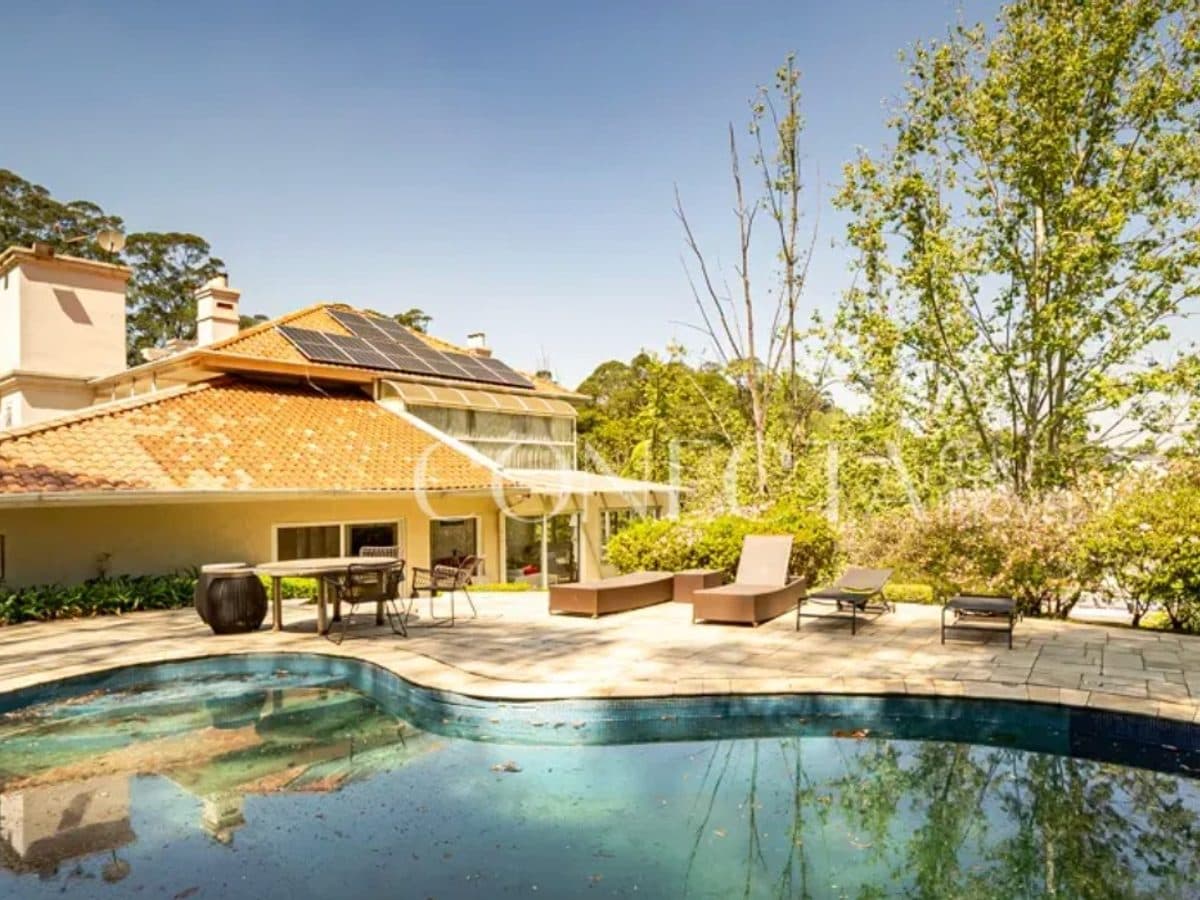 Casa com 2.698m² área de terreno