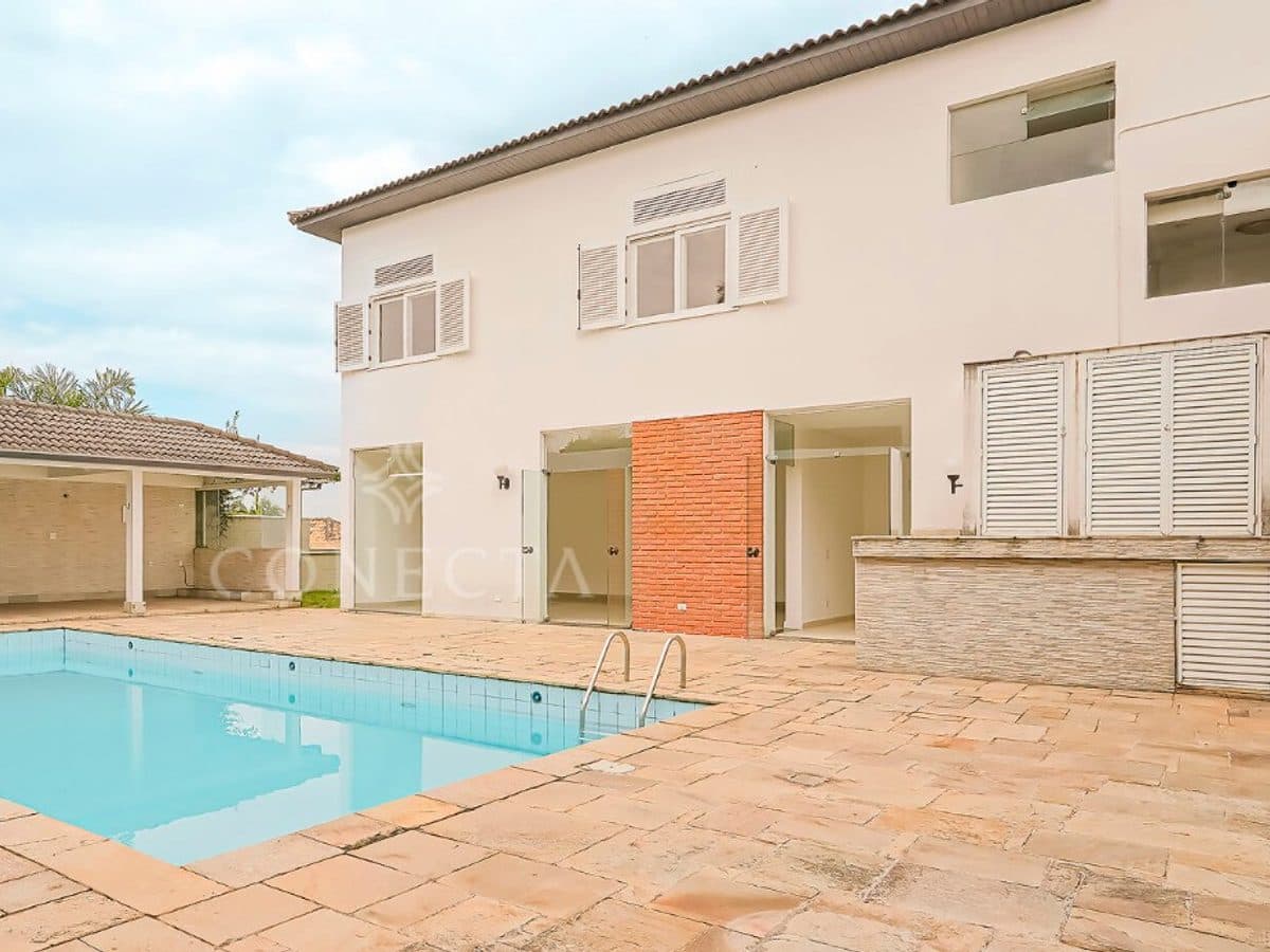 Cas com 850m²  de área de terreno