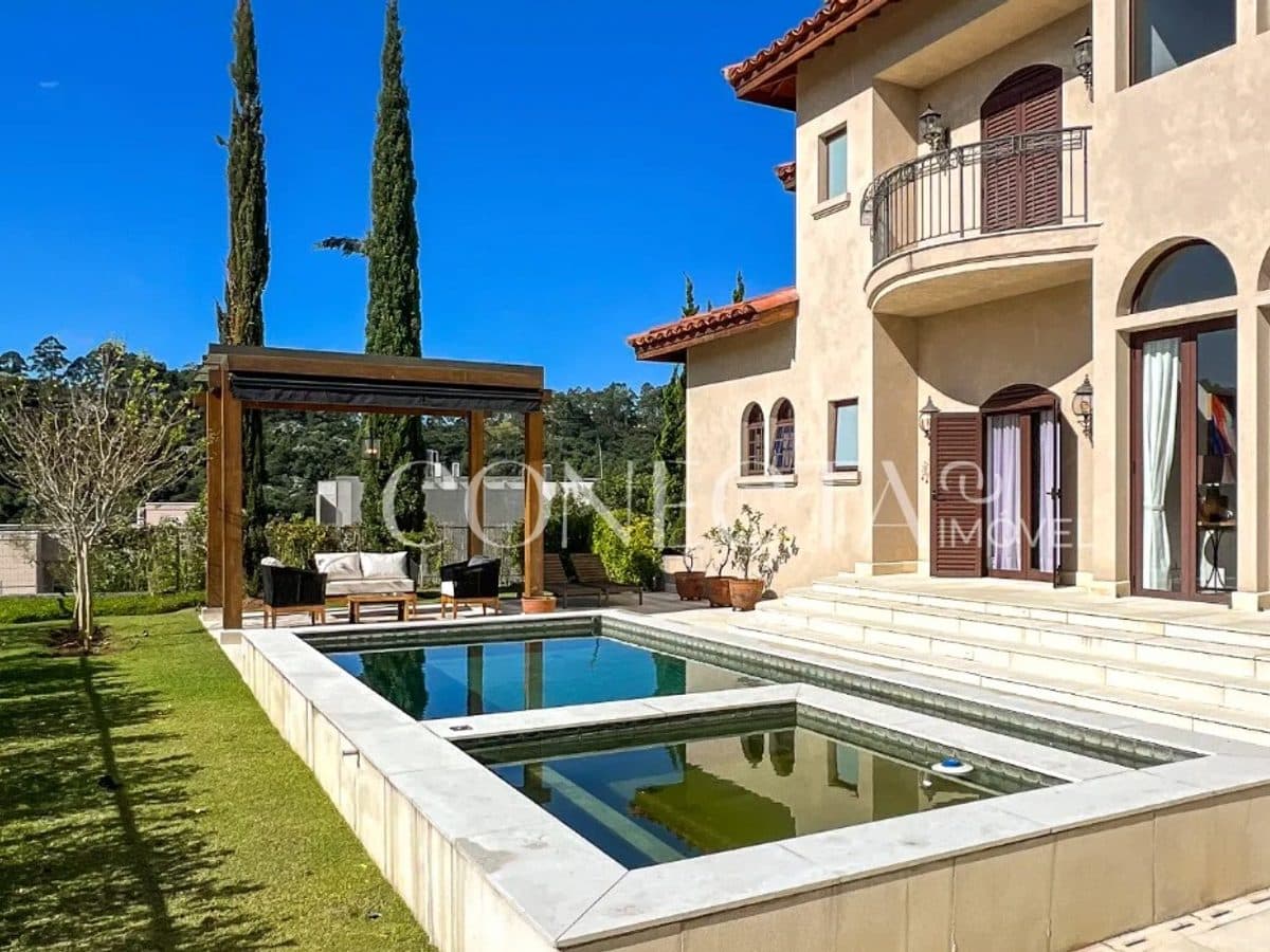 Casa com  758,16 m² de terreno