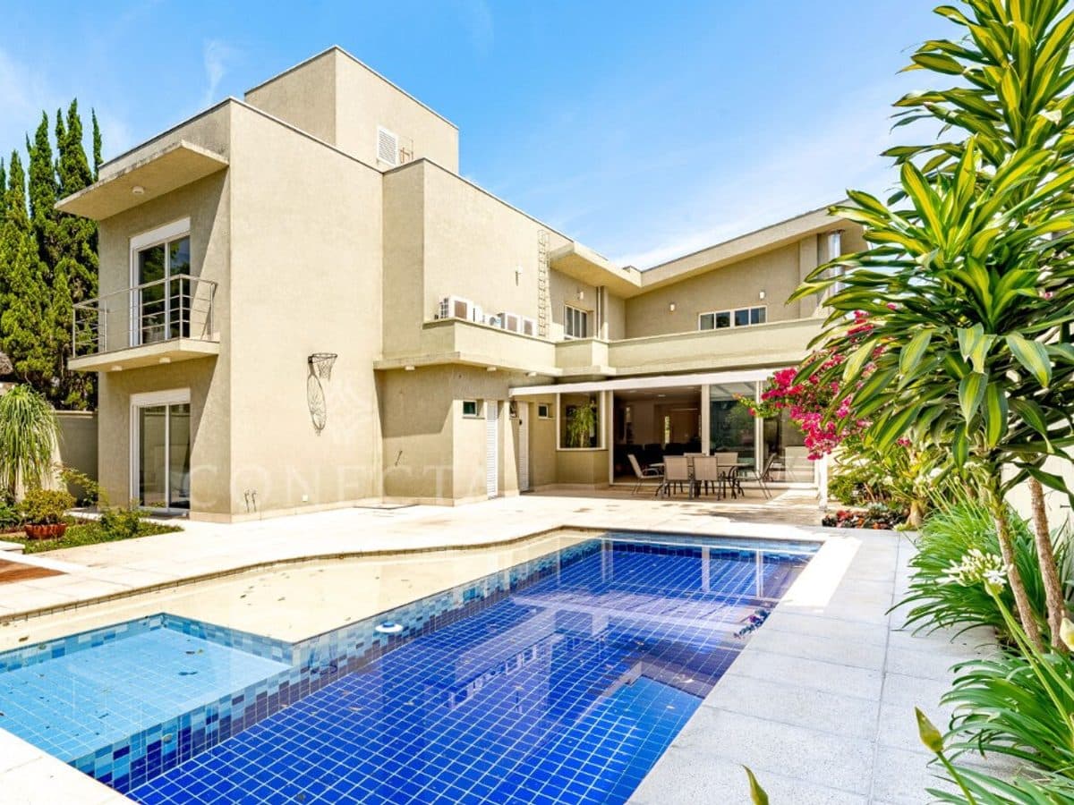 Casa com 800m² de terreno