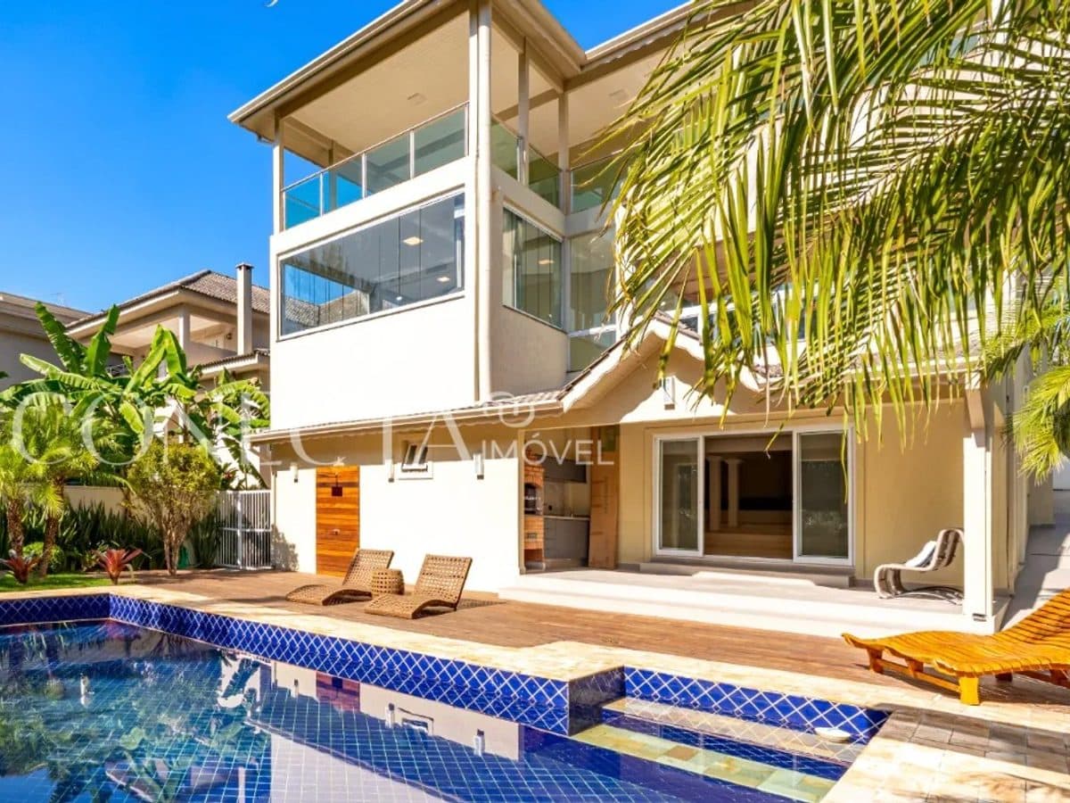 Casa com 970m² de terreno