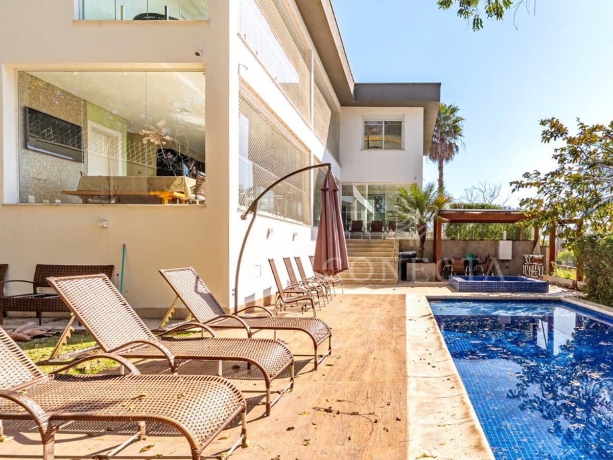 Casa com  751m² área terreno